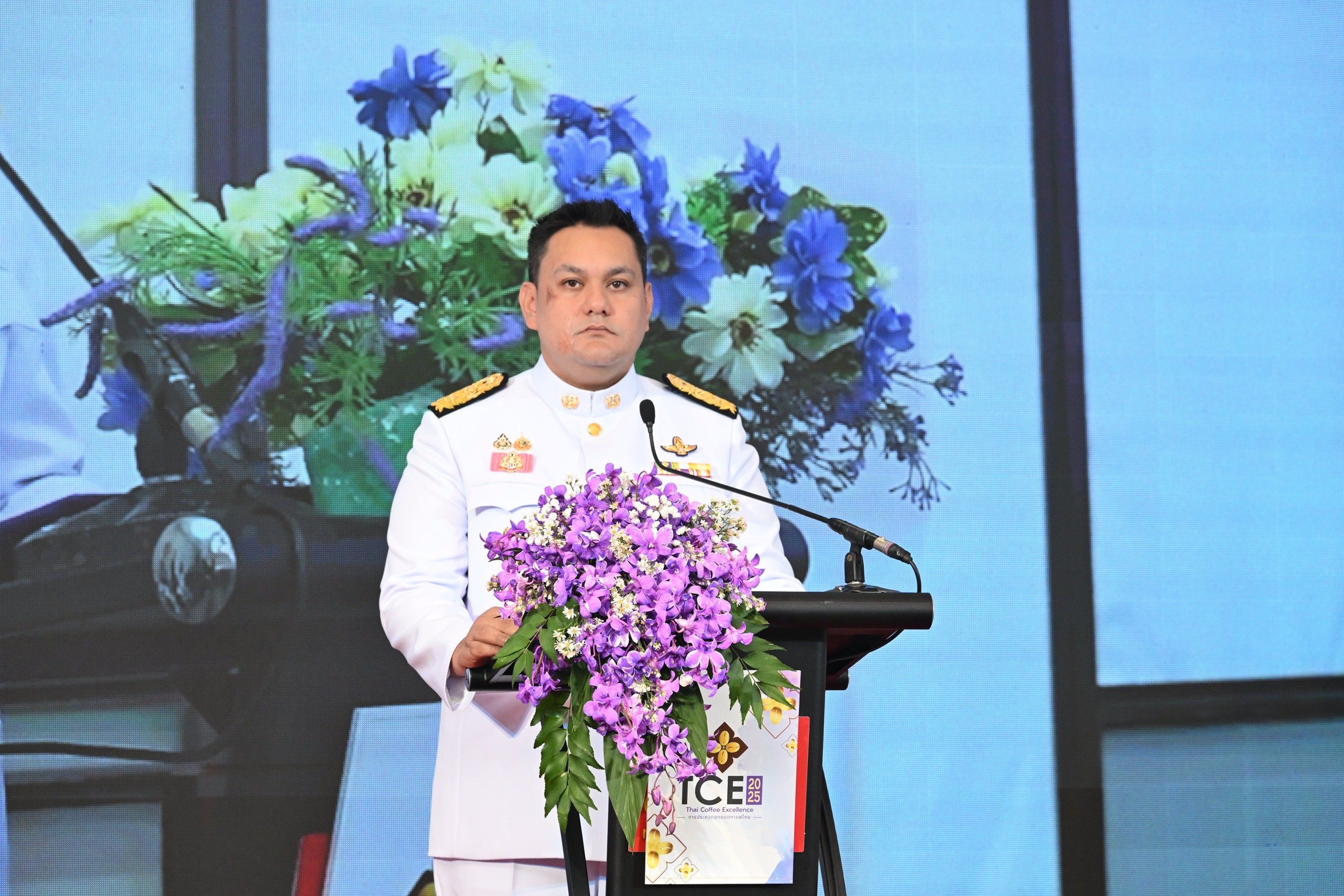 รมช.เกษตรฯ มอบถ้วยรางวัลพระราชทานจากสมเด็จพระกนิษฐาธิราชเจ้า กรมสมเด็จพระเทพรัตนราชสุดาฯ สยามบรมราชกุมารี แก่ผู้ชนะการประกวดสุดยอดกาแฟไทย ปี 2568