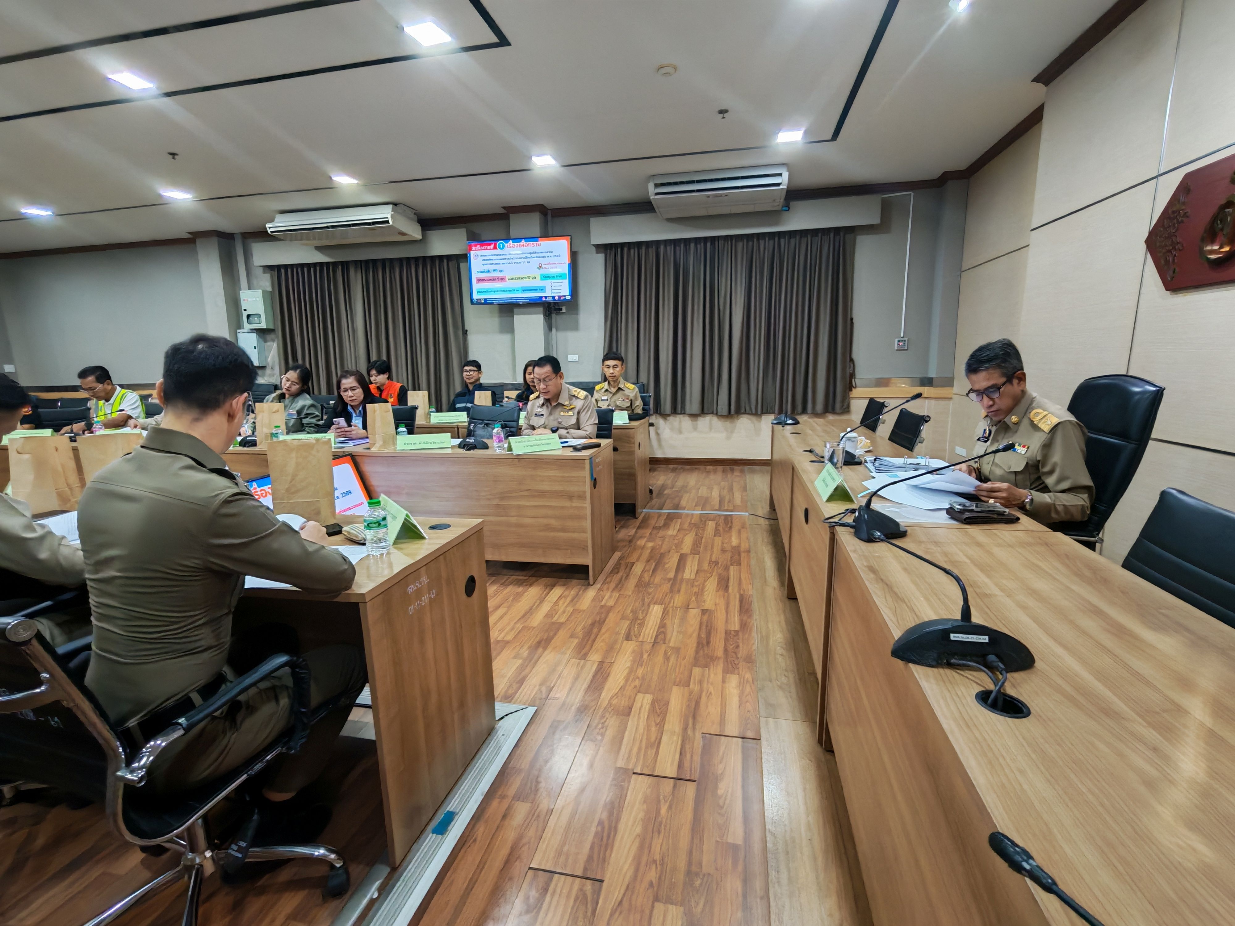 ระยองประชุมคณะทำงานศูนย์ปฏิบัติการร่วมป้องกันและลดอุบัติเหตุทางถนน คุมเข้มโค้งสุดท้ายปีใหม่ เร่งตรวจพนักงานขนส่ง&ndash;ไฟส่องสว่าง&ndash;บังคับใช้กฎหมายต่อเนื่อง