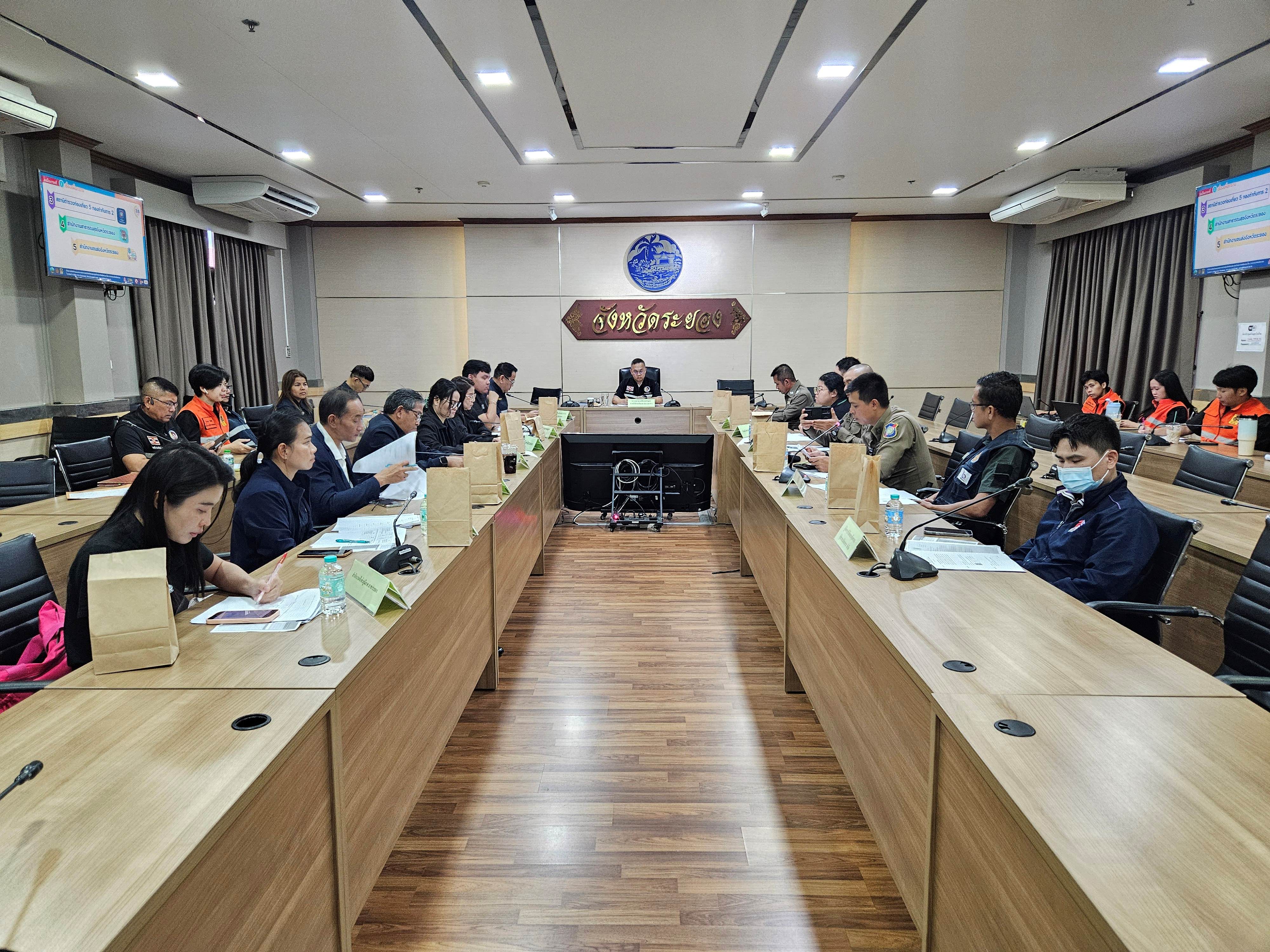 ระยองประชุมคณะทำงานศูนย์ปฏิบัติการร่วมป้องกันและลดอุบัติเหตุทางถนนและทางน้ำช่วงเทศกาลปีใหม่ เตรียมการรองรับประชาชนเดินทางกลับหลังปีใหม่